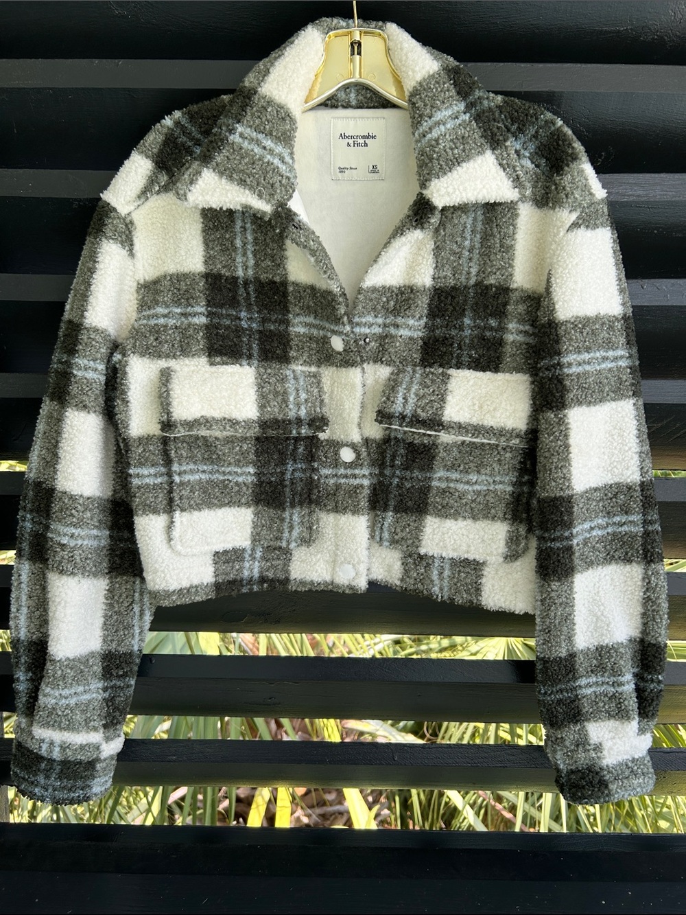Abercrombie & Fitch Cropped Plaid Sherpa Jacket